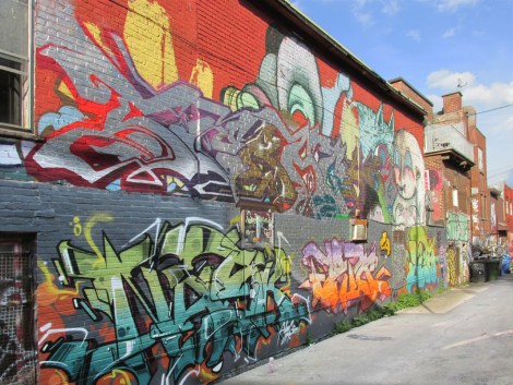 Alley between St-Laurent and Clark from Duluth to Des Pins